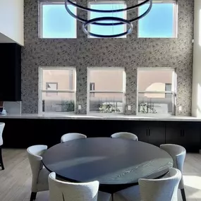 Add elegance and depth with this textured gray wallcovering expertly installed by The Wallpaper Co – Scottsdale. Their wallpaper showroom in Scottsdale features hundreds of luxury designer wallpapers, offering homeowners personalized guidance and professional wallpaper installation for flawless results.