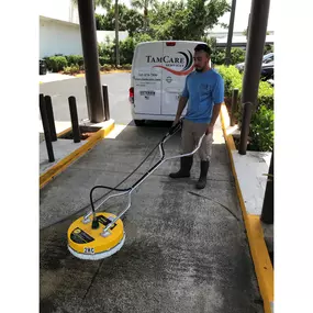 TamCare Services expert pressure washing an outdoor surface, effectively removing dirt and grime. Reliable pressure cleaning services for sparkling exterior spaces.