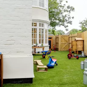 Busy Bees at Bagshot - The best start in life