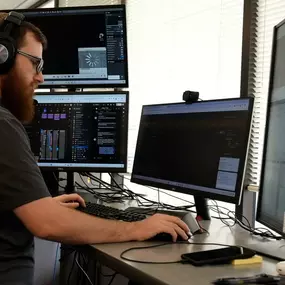A CETech helpdesk engineer delivers expert IT support, showcasing dedication to providing managed IT services and reliable Rochester business IT solutions.