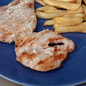 amareloasadorygrillfotocarnesdeliciosasconpatatas.jpg