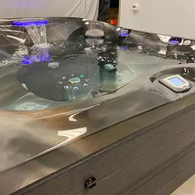 Bild von Jacuzzi Hot Tubs of the Triangle - BY APPOINTMENT ONLY