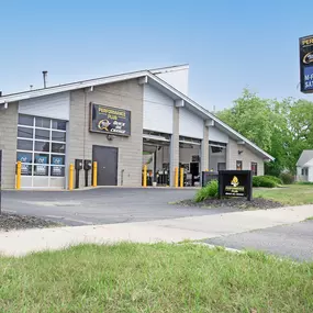 Performance Plus Quick Oil Change Wyoming - Oil Change Building