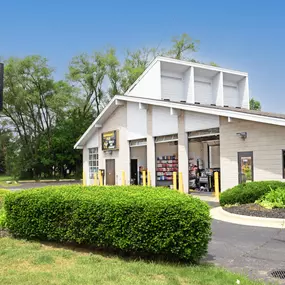 Performance Plus Quick Oil Change Wyoming - Oil Change Building