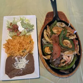 Catra Mex Restaurant Texans Fajitas Dish