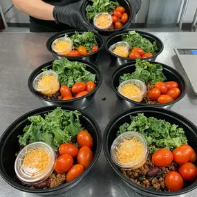 LunaFit Fresh, freshly prepared high protein, low fat beef chili bowls.