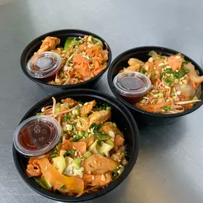 LunaFit Fresh Altamonte Springs and Orlando healthy meal prep and delivery featuring freshly prepared high protein, low-fat and low carb pad thai with veggie noodles