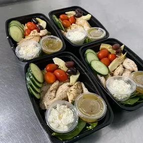 LunaFit Fresh Altamonte Springs and Orlando healthy meal prep and delivery featuring freshly prepared high protein, low-fat greek chicken bowls.