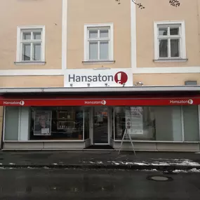 Hansaton Hörkompetenz-Zentrum Göglstraße 11, Krems an der Donau von der gegenüberliegenden Straßenseite kommend