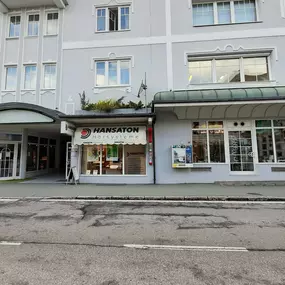 Hansaton Hörkompetenz-Zentrum Gasserplatz 3a, Hermagor von der gegenüberliegenden Straßenseite kommend