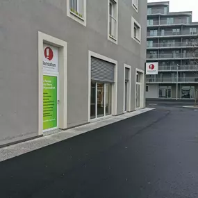 Hansaton Hörkompetenz-Zentrum Simone-de-Beauvoir-Platz 1/3, Wien Donaustadt von links kommend