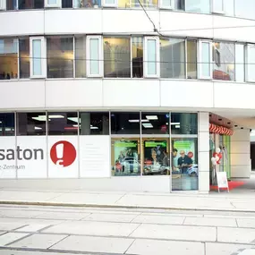 Hansaton Hörkompetenz-Zentrum Marxergasse 1B, Wien Landstraße von der gegenüberliegenden Straßenseite kommend