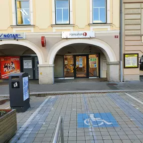 Hansaton Hörkompetenz-Zentrum Hauptplatz 19 Top 2, Judenburg von der gegenüberliegenden Straßenseite kommend