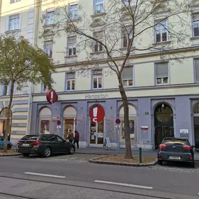 Hansaton Hörkompetenz-Zentrum Radetzkystraße 6, Graz von der gegenüberliegenden Straßenseite kommend