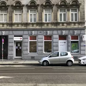 Hansaton Hörkompetenz-Zentrum Wattgasse 4, Wien Ottakring von der gegenüberliegenden Straßenseite kommend