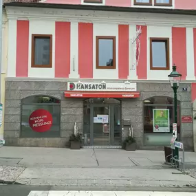 Hansaton Hörkompetenz-Zentrum Kirchenplatz 6, Horn von der gegenüberliegenden Straßenseite kommend