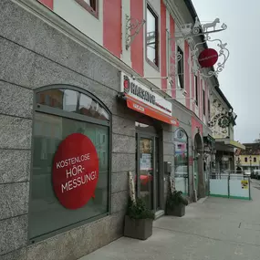 Hansaton Hörkompetenz-Zentrum Kirchenplatz 6, Horn von links kommend