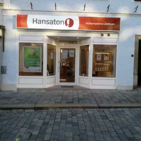 Hansaton Hörkompetenz-Zentrum Oberer Stadtplatz 3, Waidhofen an der Ybbs von der gegenüberliegenden Straßenseite kommend