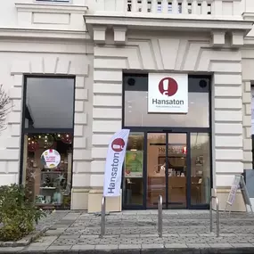 Hansaton Hörkompetenz-Zentrum Hauptplatz 18, Korneuburg von der gegenüberliegenden Straßenseite kommend