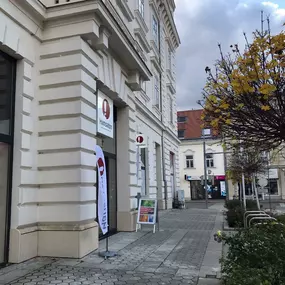 Hansaton Hörkompetenz-Zentrum Hauptplatz 18, Korneuburg von links kommend