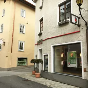 Hansaton Hörkompetenz-Zentrum Wichtlhuberstraße 4, Hallein von rechts kommend