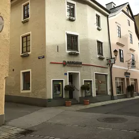 Hansaton Hörkompetenz-Zentrum Wichtlhuberstraße 4, Hallein von links kommend