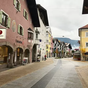 Hansaton Hörkompetenz-Zentrum Obermarktstraße 4, Telfs von links kommend