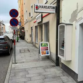 Hansaton Hörkompetenz-Zentrum Linzer Straße 6, Enns von rechts kommend