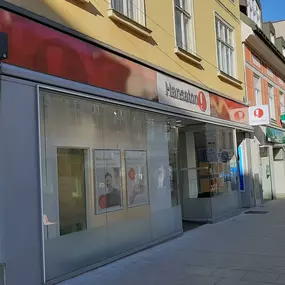 Hansaton Hörkompetenz-Zentrum Kremser Gasse 29, St. Pölten von links kommend