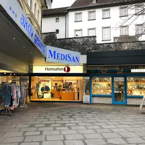 Hansaton Hörkompetenz-Zentrum Oberer Stadtplatz 15, Kufstein von der gegenüberliegenden Straßenseite kommend