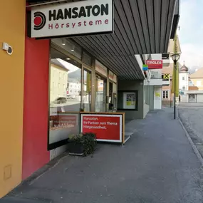 Hansaton Hörkompetenz-Zentrum Stadtplatz 10, Imst von links kommend