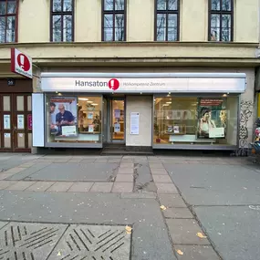 Hansaton Hörkompetenz-Zentrum Praterstraße 58, Wien Leopoldstadt von der gegenüberliegenden Straßenseite kommend