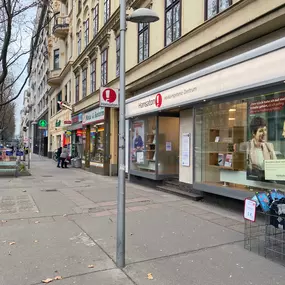 Hansaton Hörkompetenz-Zentrum Praterstraße 58, Wien Leopoldstadt von rechts kommend