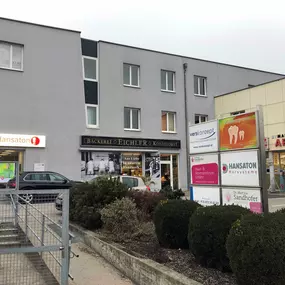 Hansaton Hörkompetenz-Zentrum Leonfeldnerstraße 133, Linz von der gegenüberliegenden Straßenseite kommend