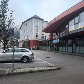 Hansaton Hörkompetenz-Zentrum Fadingerstraße 1A, Salzburg von rechts kommend