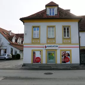 Hansaton Hörkompetenz-Zentrum Birkfelder Straße 2, Weiz von der gegenüberliegenden Straßenseite kommend