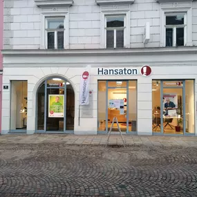 Hansaton Hörkompetenz-Zentrum Timmersdorfergasse 10, Leoben von der gegenüberliegenden Straßenseite kommend