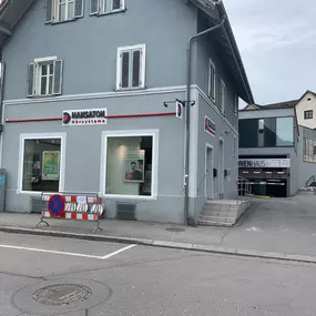 Hansaton Hörkompetenz-Zentrum Untersteinstraße 3, Bludenz von der gegenüberliegenden Straßenseite kommend