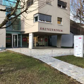 Hansaton Hörkompetenz-Zentrum Ludwig Pflieglgasse 29/Top 1, Schärding von links kommend