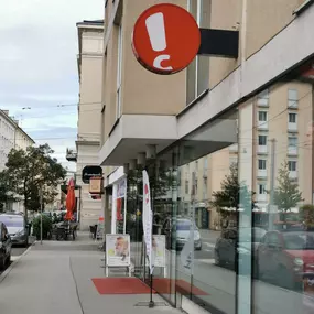 Hansaton Hörkompetenz-Zentrum Schrannengasse 2, Salzburg von rechts kommend