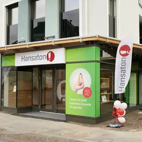 Hansaton Hörkompetenz-Zentrum Bahnhofstrasse 1-5, Tulln an der Donau von der gegenüberliegenden Straßenseite kommend