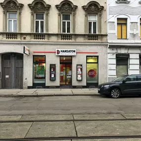 Hansaton Hörkompetenz-Zentrum Döblinger Hauptstraße 72/1, Wien Döbling von der gegenüberliegenden Straßenseite kommend