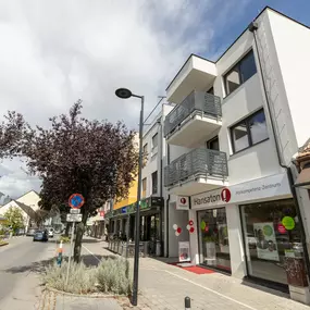 Hansaton Hörkompetenz-Zentrum Bahnstraße 19, Gänserndorf von rechts kommend