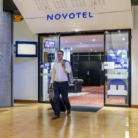 Entrée du Novotel Grenoble Centre