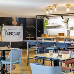 Salle du restaurant Le Hangar