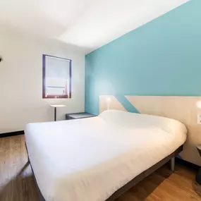 Chambre Double Rénovée – Confort moderne au cœur de Perpignan