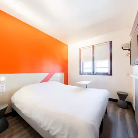 Chambre Double Rénovée – Confort moderne au cœur de Perpignan