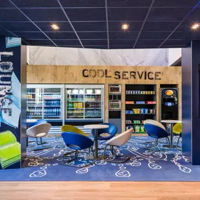 The lobby at Ibis Budget Amsterdam South features comfortable seating and a mini supermarket offering a selection of drinks and snacks. Designed for convenience and relaxation, this space provides guests with everything they need to unwind or grab a quick bite during their stay.