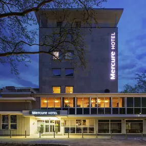 Aussenansicht bei Nacht Mercure Hotel Dortmund Centrum