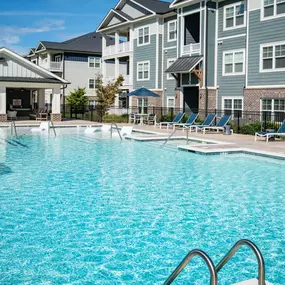 A swimming pool with a 3ft sign on the edge